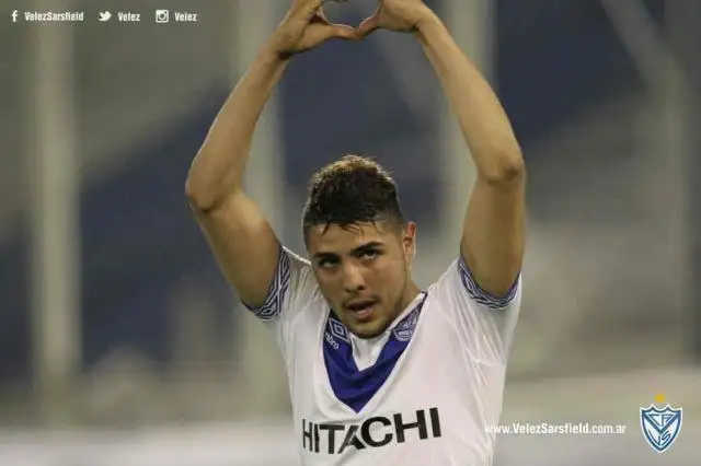 Maxi Romero firmó contrato con PSV y no seguirá en Vélez
