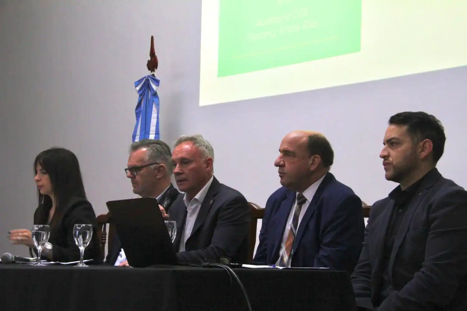 La provincia presentó el Pliego Único de Condiciones Generales para transparentar la obra pública
