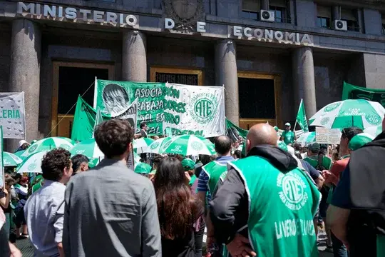 Resolvieron el pase a disponibilidad a 150 empleados de planta permanente del Ministerio de Economía