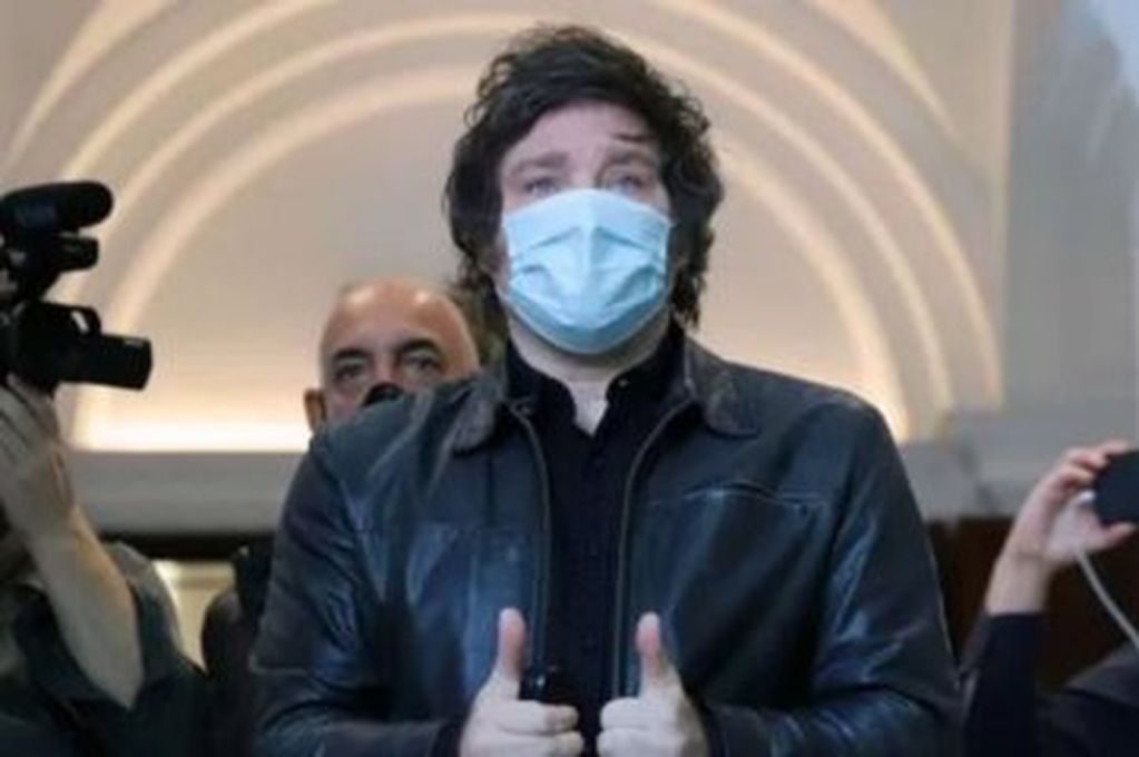 Javier Milei se hisopó para viajar a EEUU y dio positivo de coronavirus