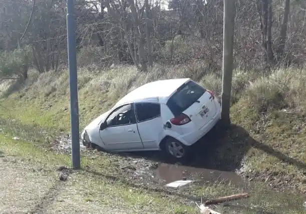 Tres menores protagonizaron un accidente en las inmediaciones del Lago del Fuerte