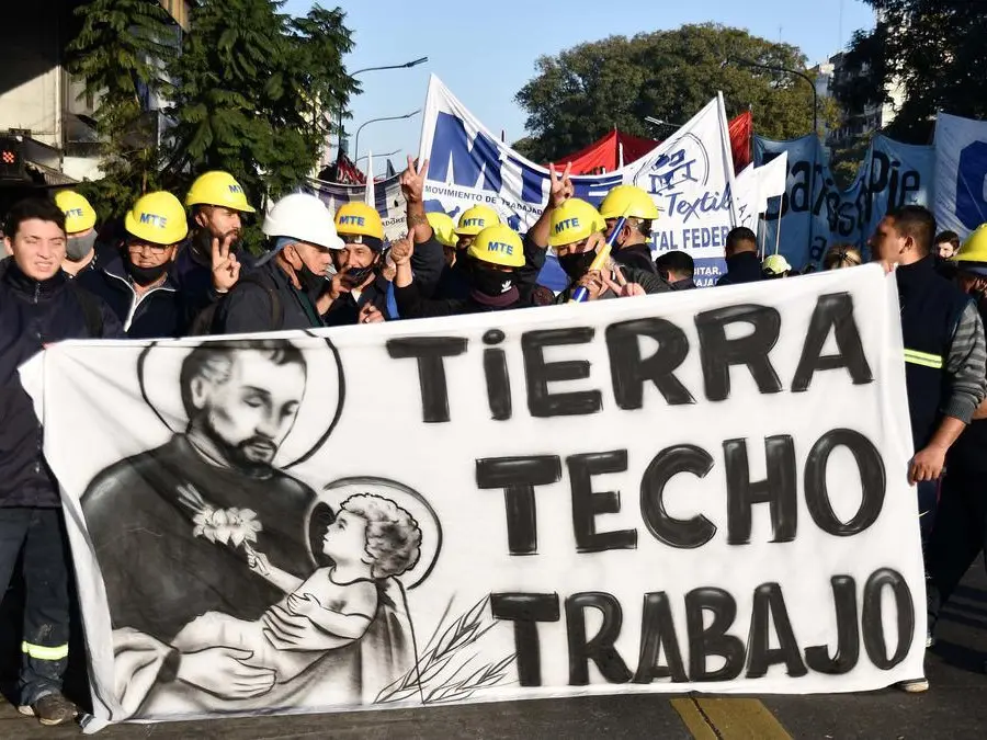 Jueces, partes y salvadores de lo que ellos mismos arruinaron.