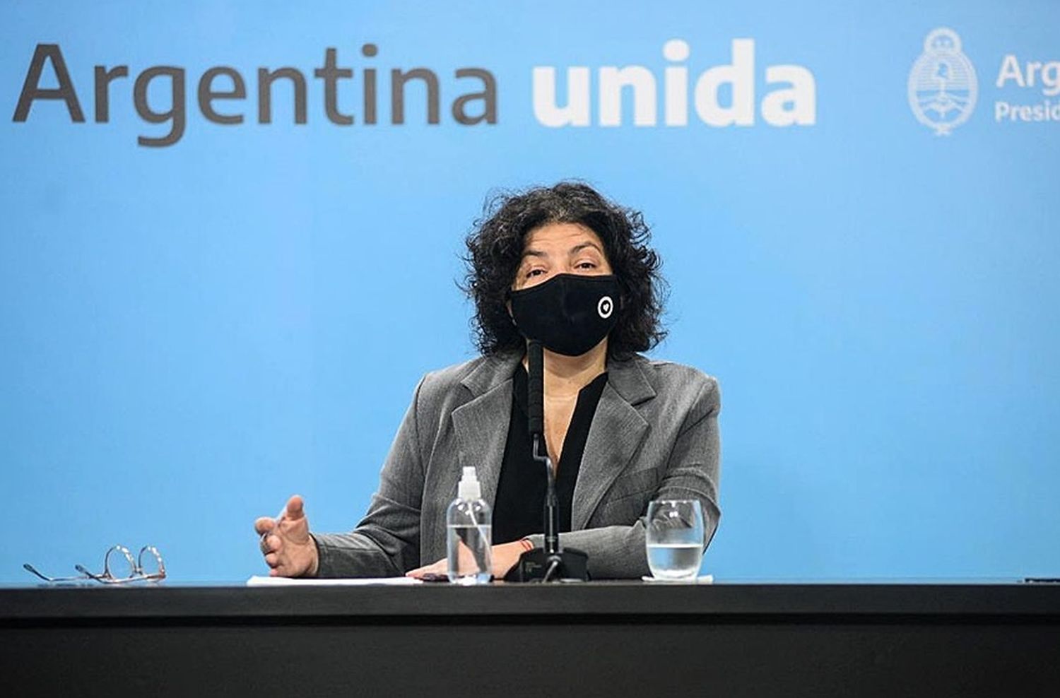 Vizzotti: "Por tercera semana, están disminuyendo los casos en forma sostenida y profundizada"
