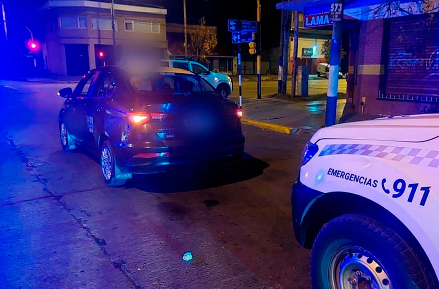 Interceptaron a un taxi y descubrieron pasajeros armados