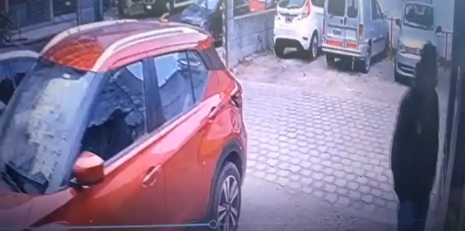 Le robaron el celular con fotos de su madre fallecida mientras trabajaba y ruega recuperarlo