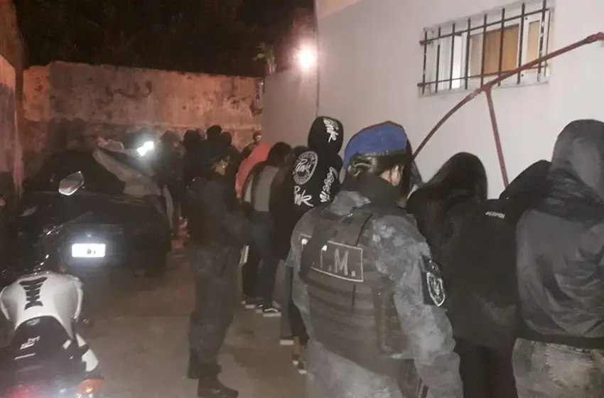 Desbarataron una fiesta clandestina en zona oeste y detuvieron a 30 personas