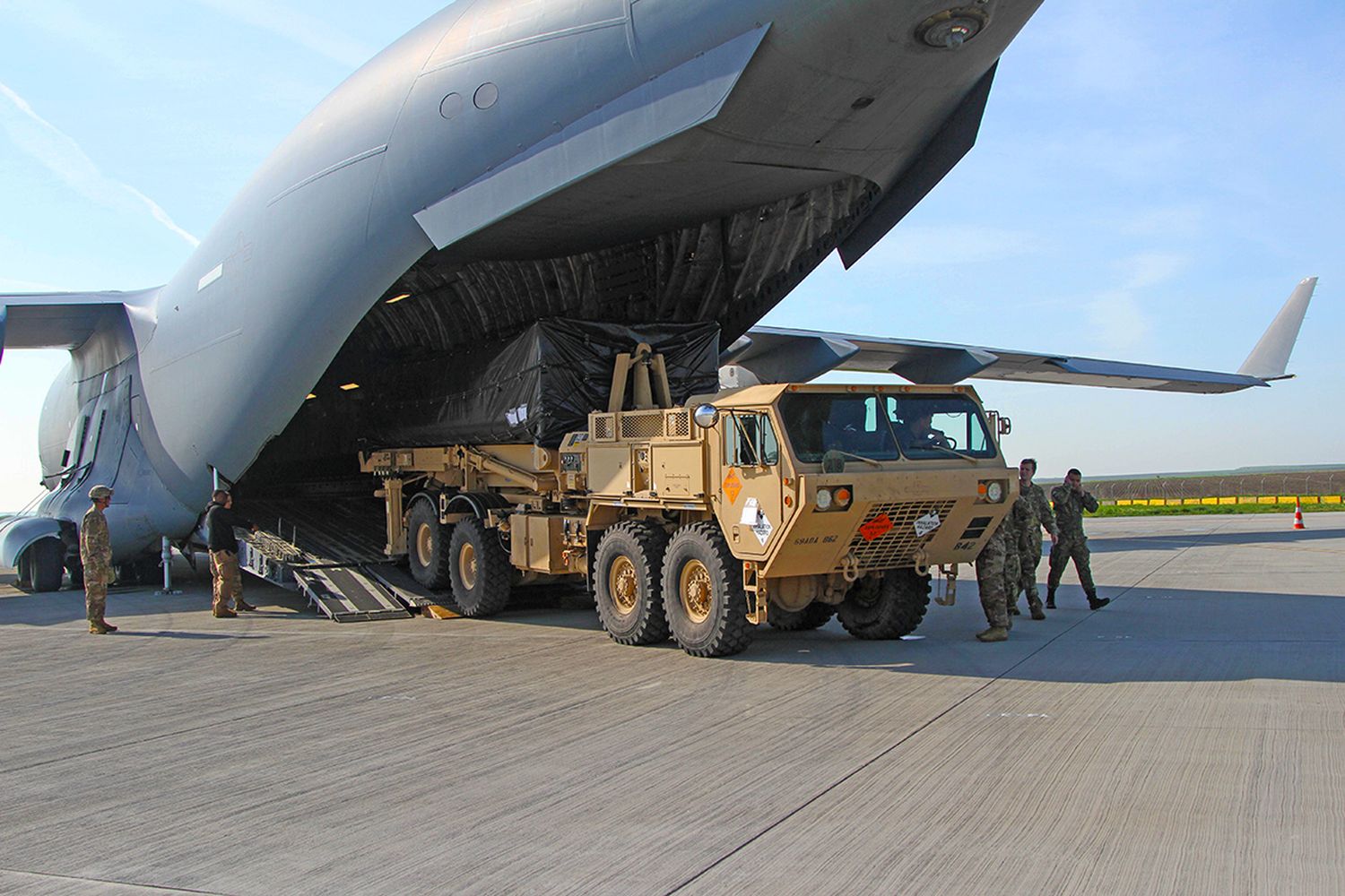 Estados Unidos realiza más de 20 vuelos para transportar baterías antiaéreas THAAD a Israel