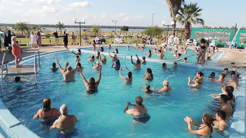 Durante el fin de semana largo,  865.000 turistas viajaron por el país