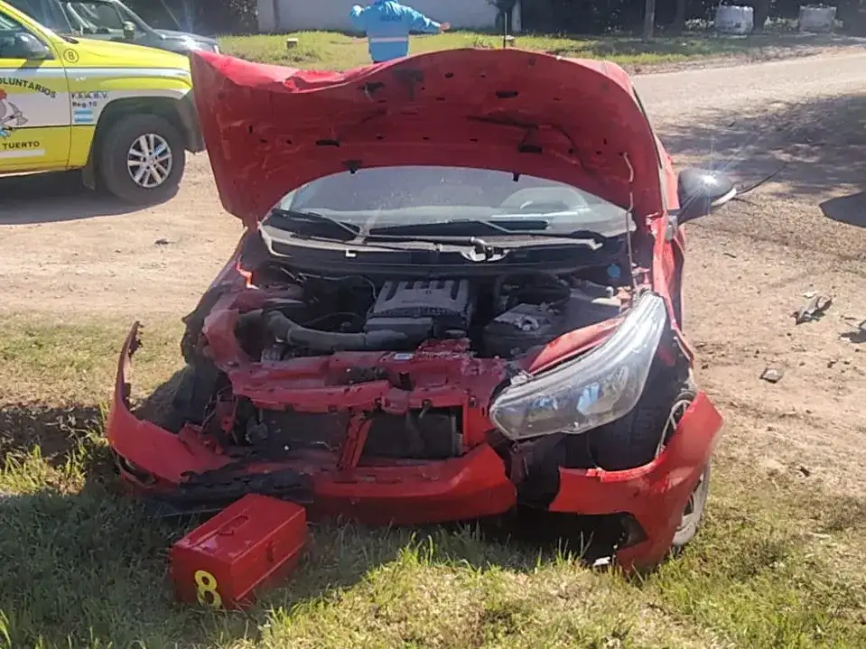 El automóvil sufrió importantes daños.