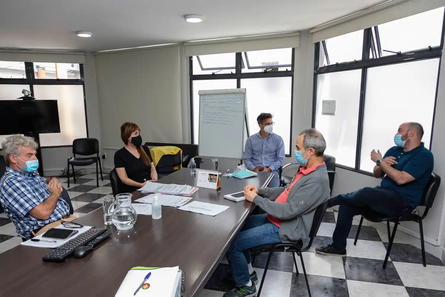 Velázquez confirmó que la provincia comenzó a diseñar el esquema de inmunización contra el covid-19