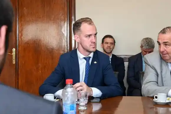 Mayer presentó un proyecto para que efectivamente se deje de pagar los derechos de autor en Rafaela