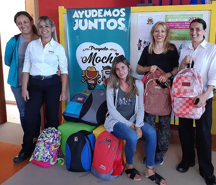 Necochea Entretenimientos se sumó el “Proyecto Mochi” entregaron mochilas completas con útiles para donar