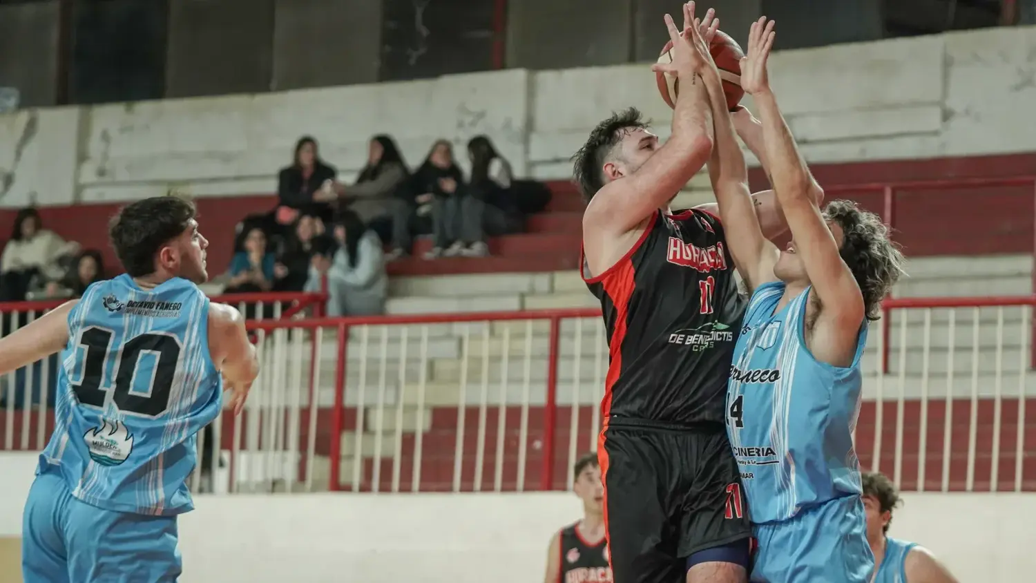 En el último partido en casa, hubo triunfo de Huracán ante Recreativo de Claromecó