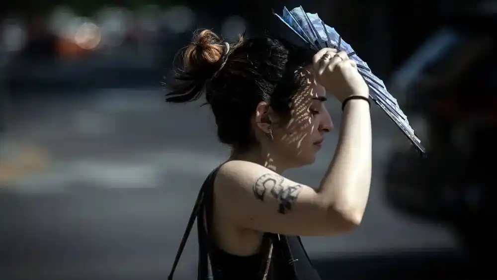 La ola de calor golpea al país. (Agencia Xinhua)