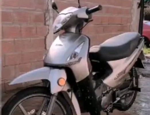 Otro robo de moto: "le apuntaron con un arma a mi mujer a las seis de la mañana, eran dos menores"