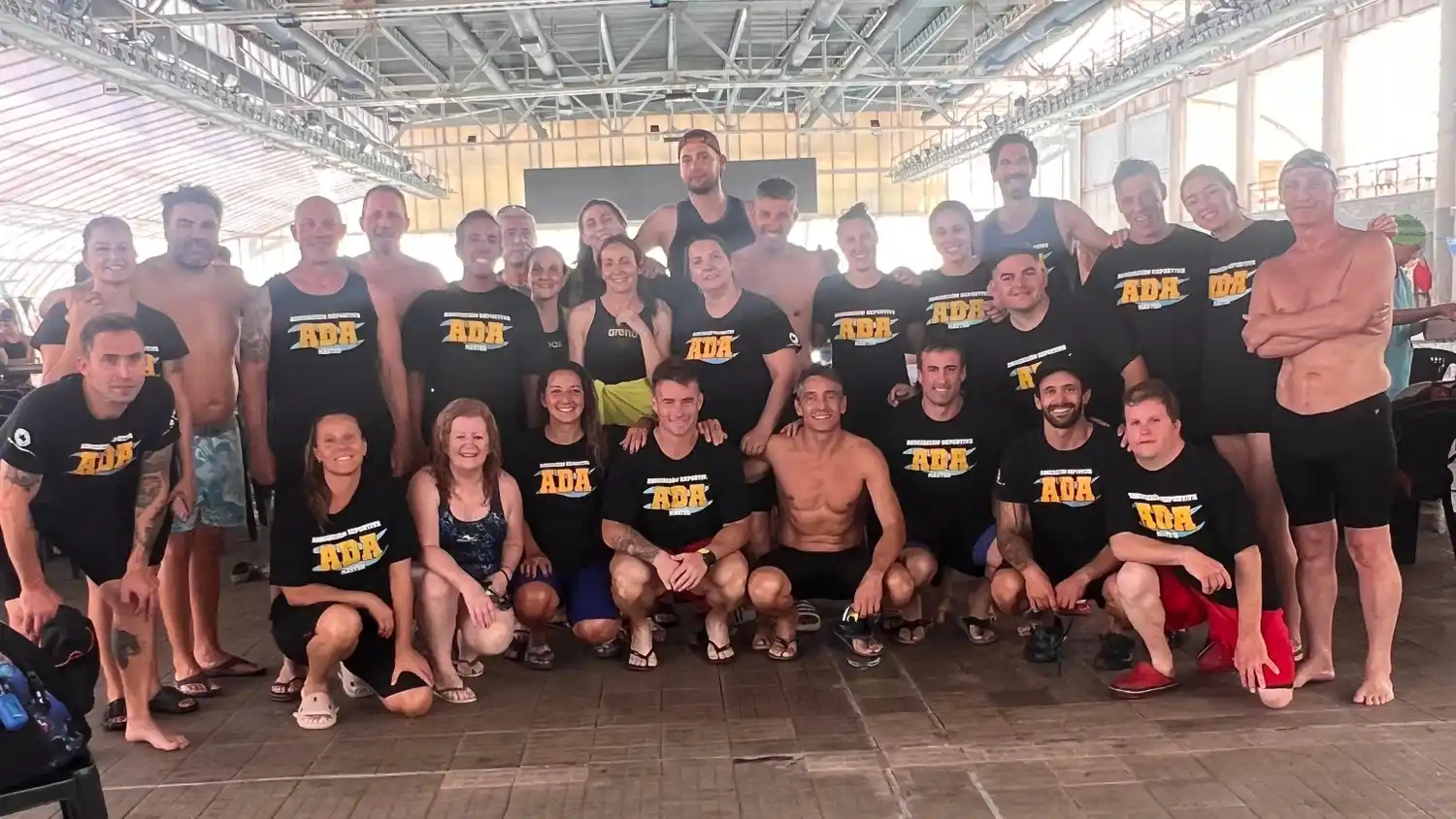 El equipo de ADA Máster, junto a su entrenador Axel Daraio