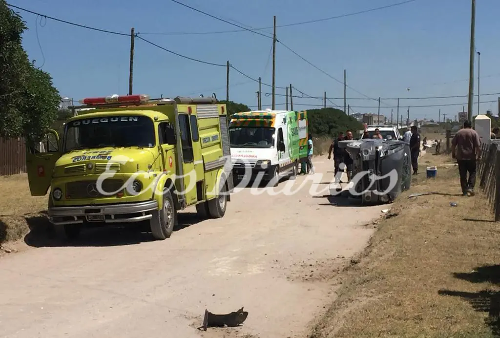 Un turista, en 551 y 504, golpeó con un pozo y volcó
