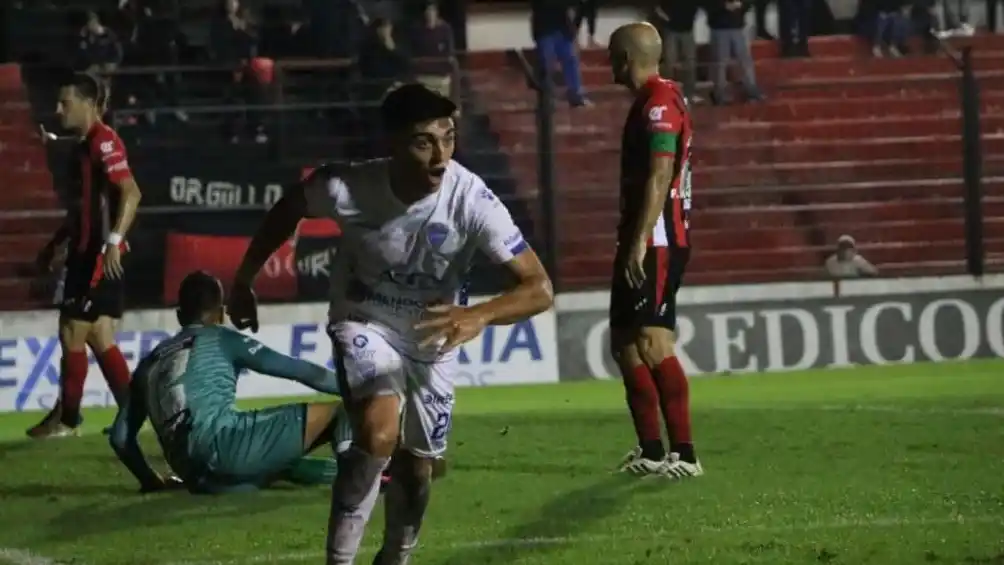 Godoy Cruz sorprendió a Patronato en Paraná y lo hundió en los promedios