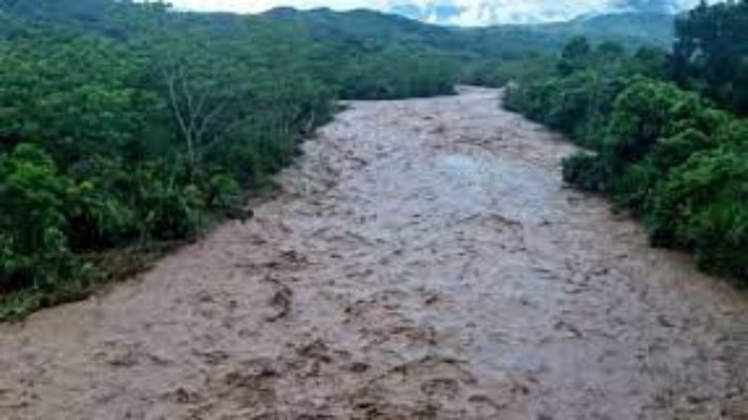 MUEREN DOS NIÑOS AHOGADOS: crecida de una quebrada en Colombia arrastró a una familia de migrantes venezolanos