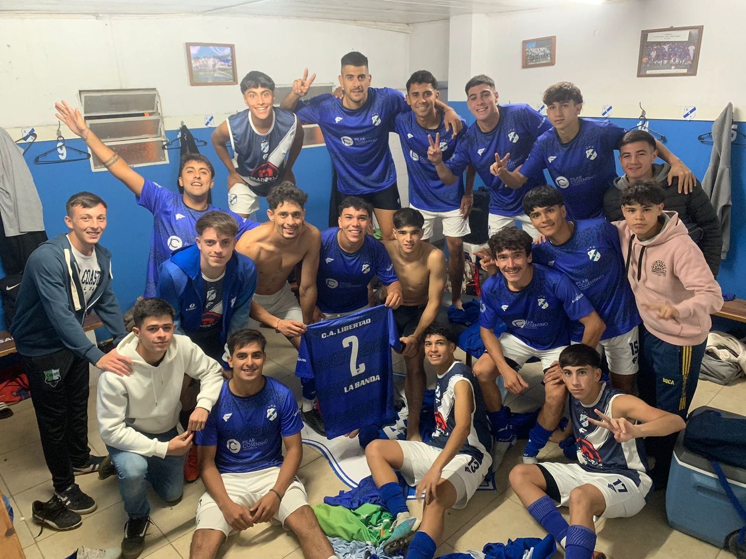 El festejo íntimo de Libertad tras eliminar a Sociedad Sportiva en semifinales.
