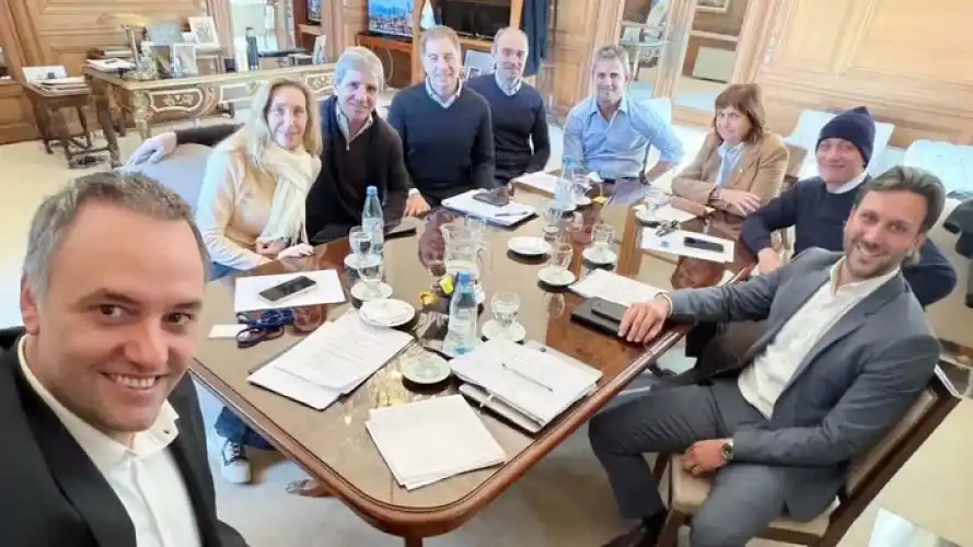 Ausencia de Milei y tensiones internas marcaron la reunión de la mesa política