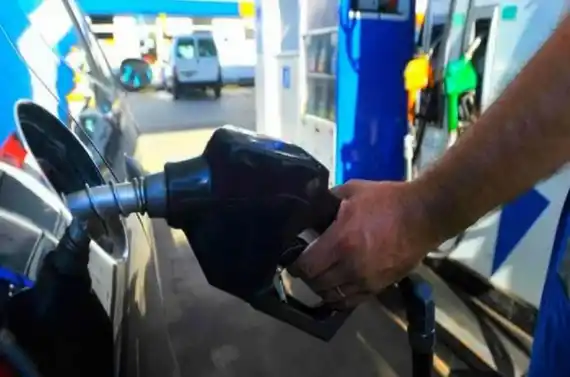 En América Latina, Uruguay tiene la nafta más cara y el gasoil está segundo