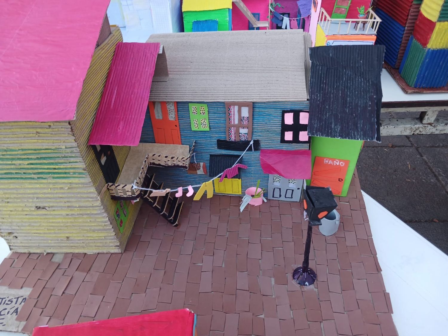 Un paseo por La Boca: alumnos de la escuela 7 homenajearon a Benito Quinquela Martín con una muestra artística