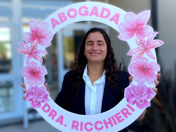 Celebra Pia: Se recibió la primera abogada ciega en la Universidad nacional del Sur
