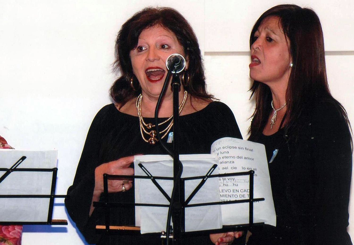 Disfrutando. De la música como desde hace 28 años cuando accedió al Coro Alta Mira