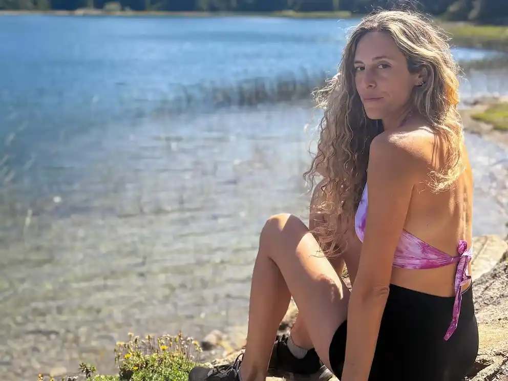 “A la mañana trabaja en el Ministerio de la Mujer y de la Diversidad de la Provincia de Buenos Aires, y a la noche tira caca a la casa del diputado Espert”, dijo Bullrich.