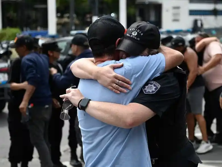 Conflicto policial en Rosario: Pullaro decretó un básico de $1.350.000 y esperan que se levante la protesta