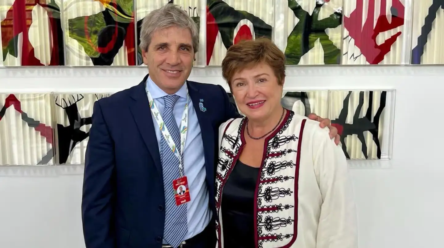 Luis Caputo con la jefa del FMI