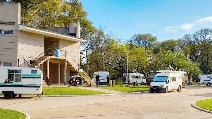La Zona Motorhome de la costanera recibe a turistas de distintos puntos del país y del mundo