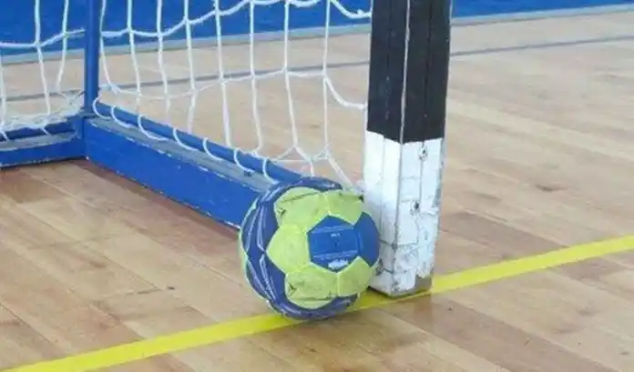 Un niño 8 años sufrió muerte cerebral tras un accidente en una cancha