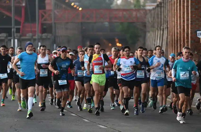 Más de 3 mil atletas corrieron con la Maratón Internacional de la Bandera en Rosario