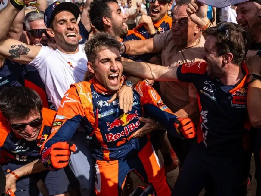 El festejo de Benavides y su equipo tras el emotivo final.