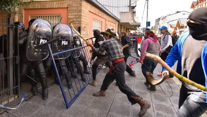 Incidentes tras la decisión de la Justicia de aceptar la extradición a Chile de Facundo Jones Huala
