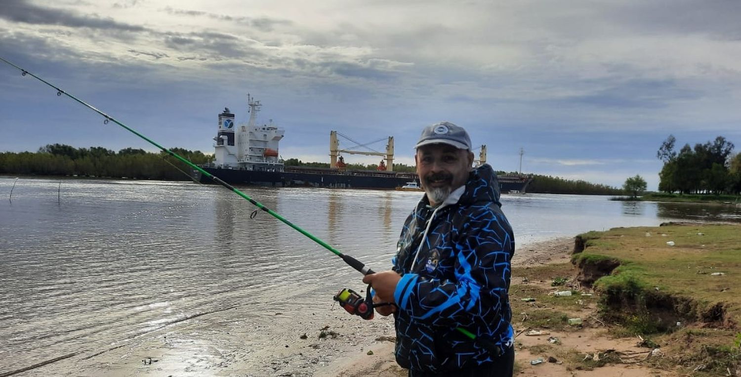 Barco varado turista Campana