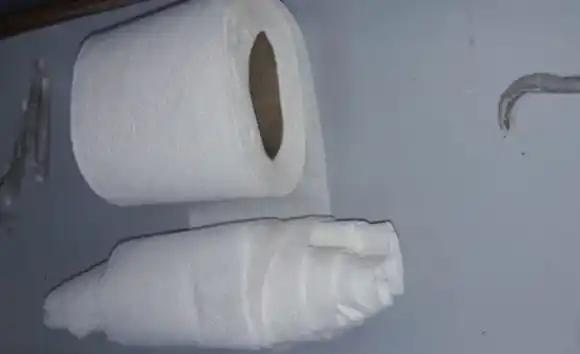 Cómo se las ingenian… Trató de entrar a la cárcel de Las Flores con marihuana oculta en el papel higiénico