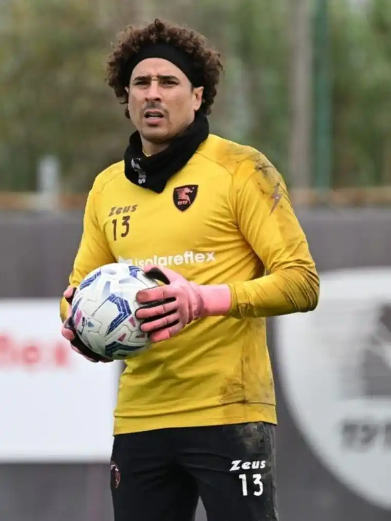 Guillermo Ochoa se queda en Portugal tras el fallido interés del Aris Salónica