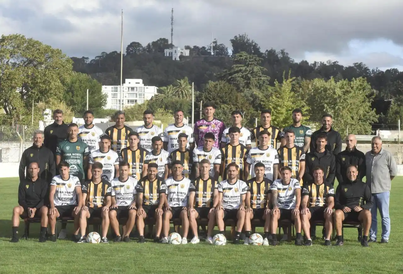 FOTO PRENSA SANTAMARINA Santamarina posó en el estadio San Martín.
