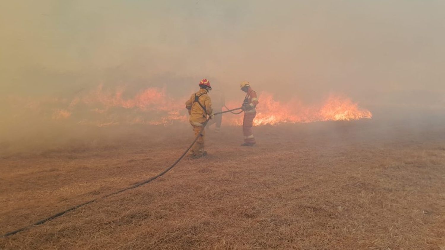 Nuevo incendio en la provincia de Córdoba: cuatro bomberos heridos