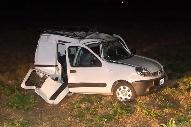 Camión chocó de atrás a una camioneta 