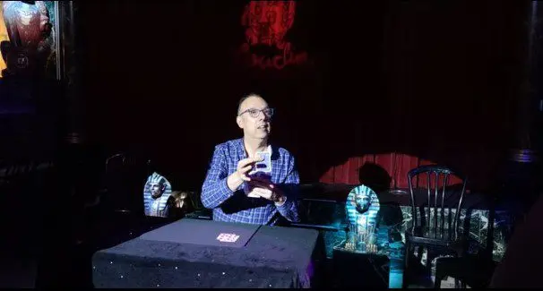 Mago español se desploma y muere en pleno escenario, pero pensaron que era parte de su rutina