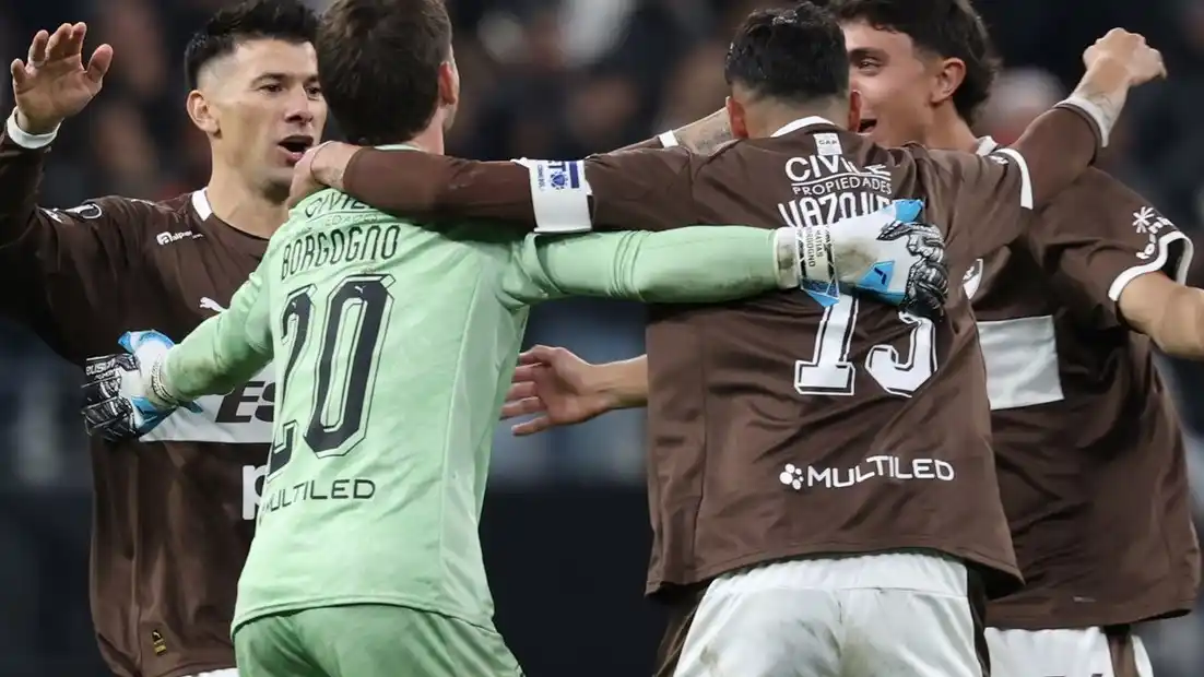 Platense consiguió un triunfo importante ante Corinthians. Foto: Efe