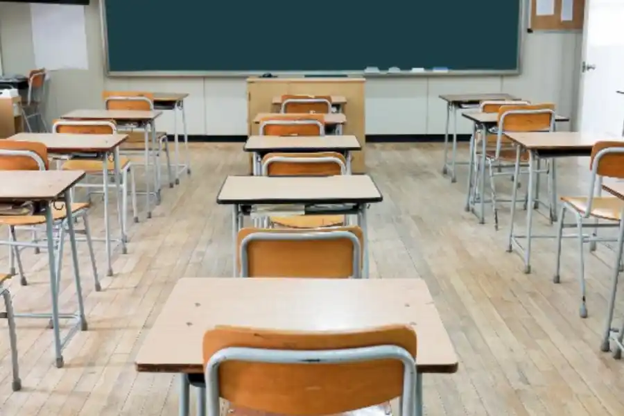 La provincia adquirirá mobiliario para 75 edificios escolares por casi $ 120 millones