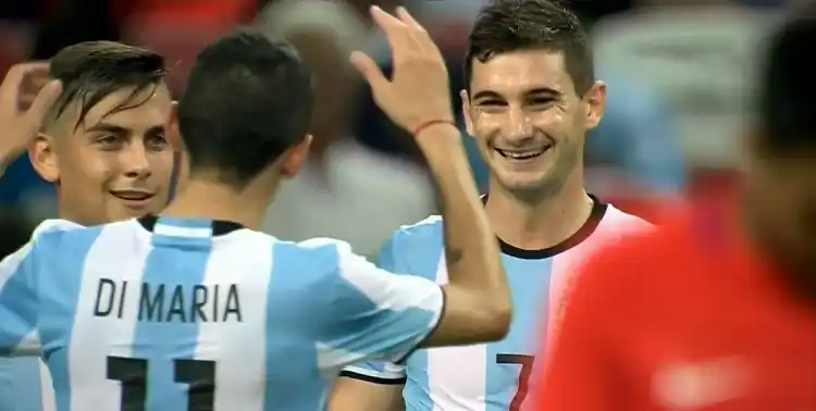 Argentina se floreó ante el débil Singapur