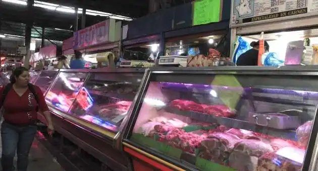 Venezolanos necesitan al menos 17 dólares semanales para comprar ocho productos de la cesta básica