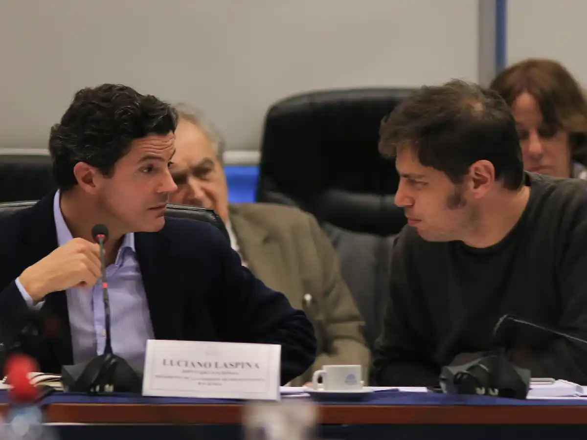 La oposición firmó dictamen para su proyecto sobre tarifas 