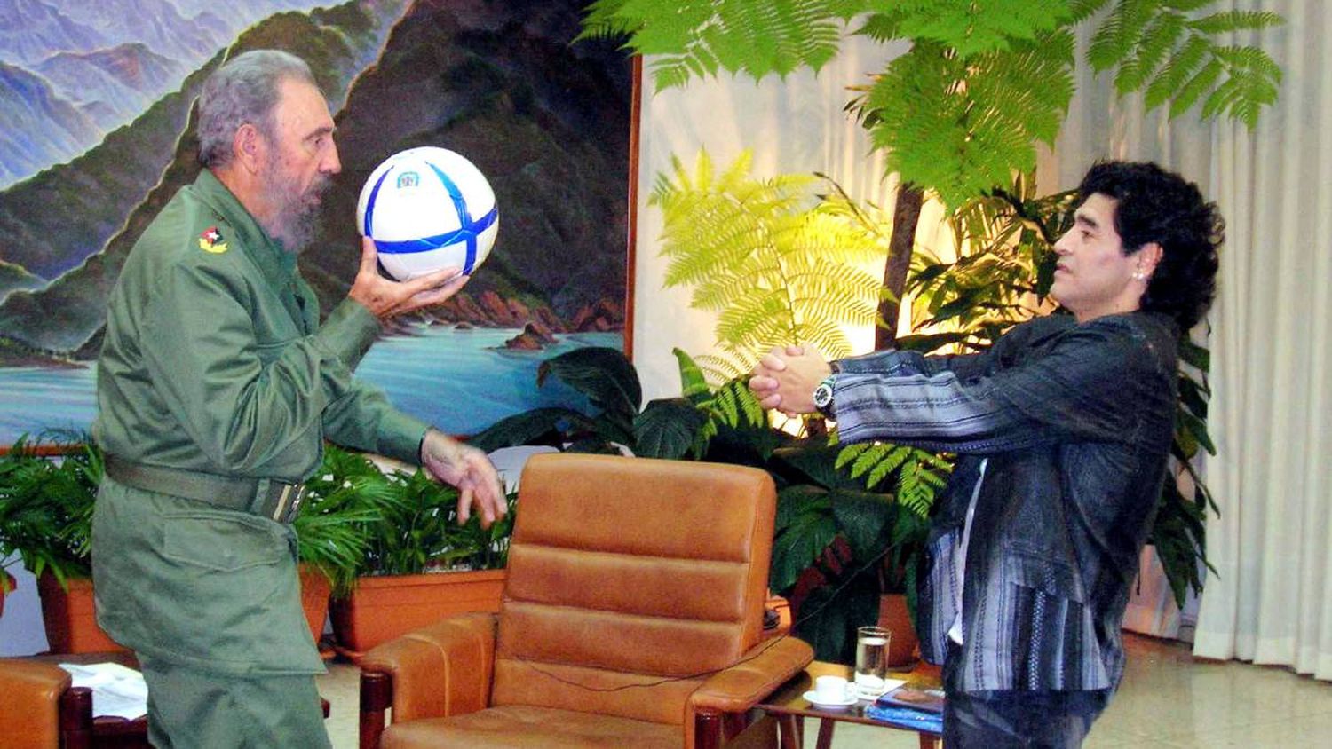 Maradona falleció el mismo día que su amigo Fidel Castro